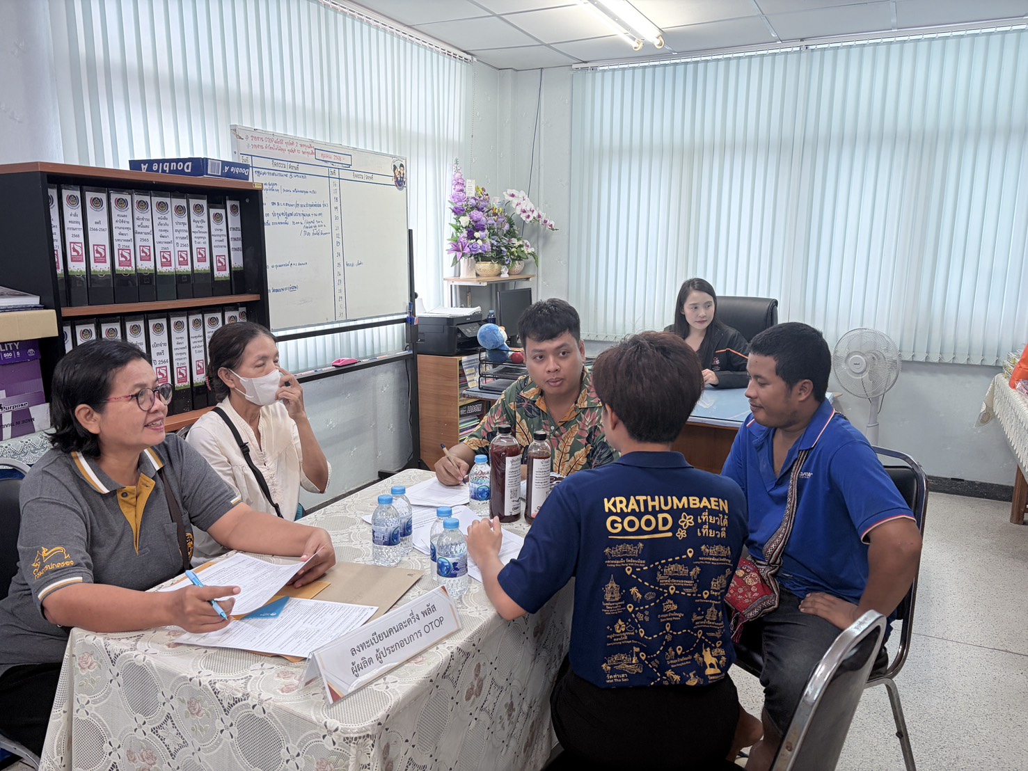 พช. กระทุ่มแบน ประชาสัมพันธ์และรับลงทะเบียนกลุ่มผู้ผลิต ผู้ประกอบการ OTOP