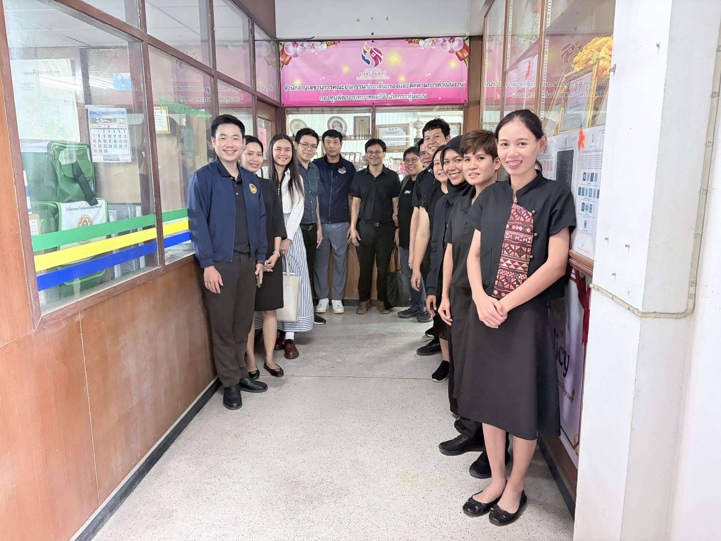 กรมการพัฒนาชุมชน สนับสนุนทีมไอทีลงพื้นที่ติดตามขับเคลื่อนงานระบบเทคโนโลยีสารสนเทศ เครือข่ายอินเทอร์เน็ต และความมั่นคงปลอดภัยไซเบอร์ ณ สำนักงานพัฒนาชุมชนอำเภอกระทุ่มแบน